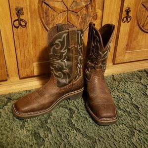 8 1/2 Justin boots brown